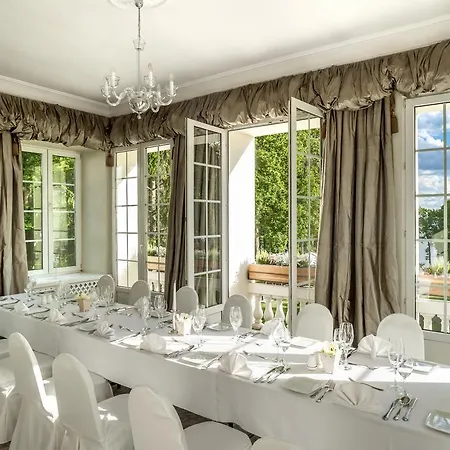 Palac Zegrzynski Apartmanhotel