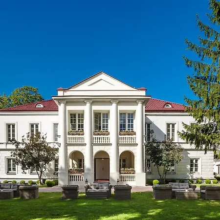 Palac Zegrzynski Ξενοδοχείο με διαμερίσματα 4*
