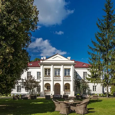 شقة فندقية Palac Zegrzynski