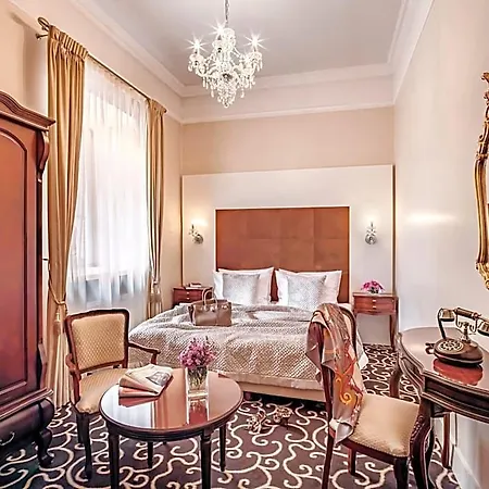 מלון דירות Palac Zegrzynski 4*