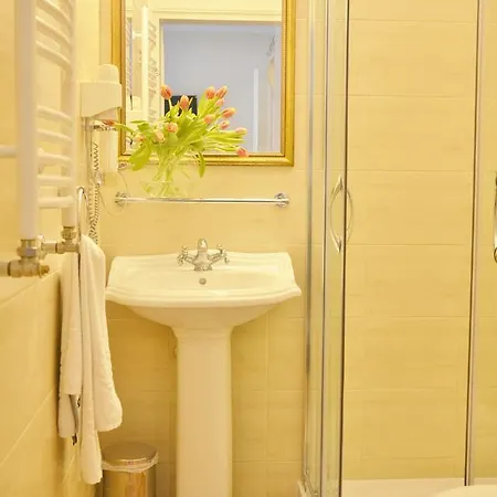 Palac Zegrzynski Apartmanhotel