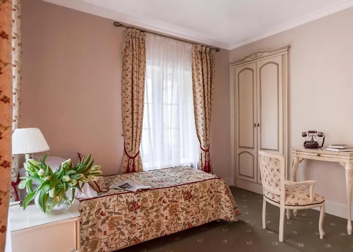 Pałac Zegrzyński Hotel apartamentowy 4*