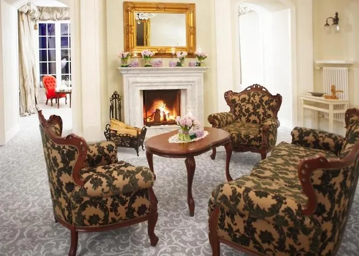 Pałac Zegrzyński Hotel apartamentowy 4*